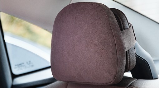 Comfort pillow for the rear seat