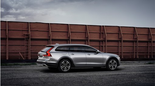 2023 Cross Accessories - Volvo Accessories Cars Country - V90